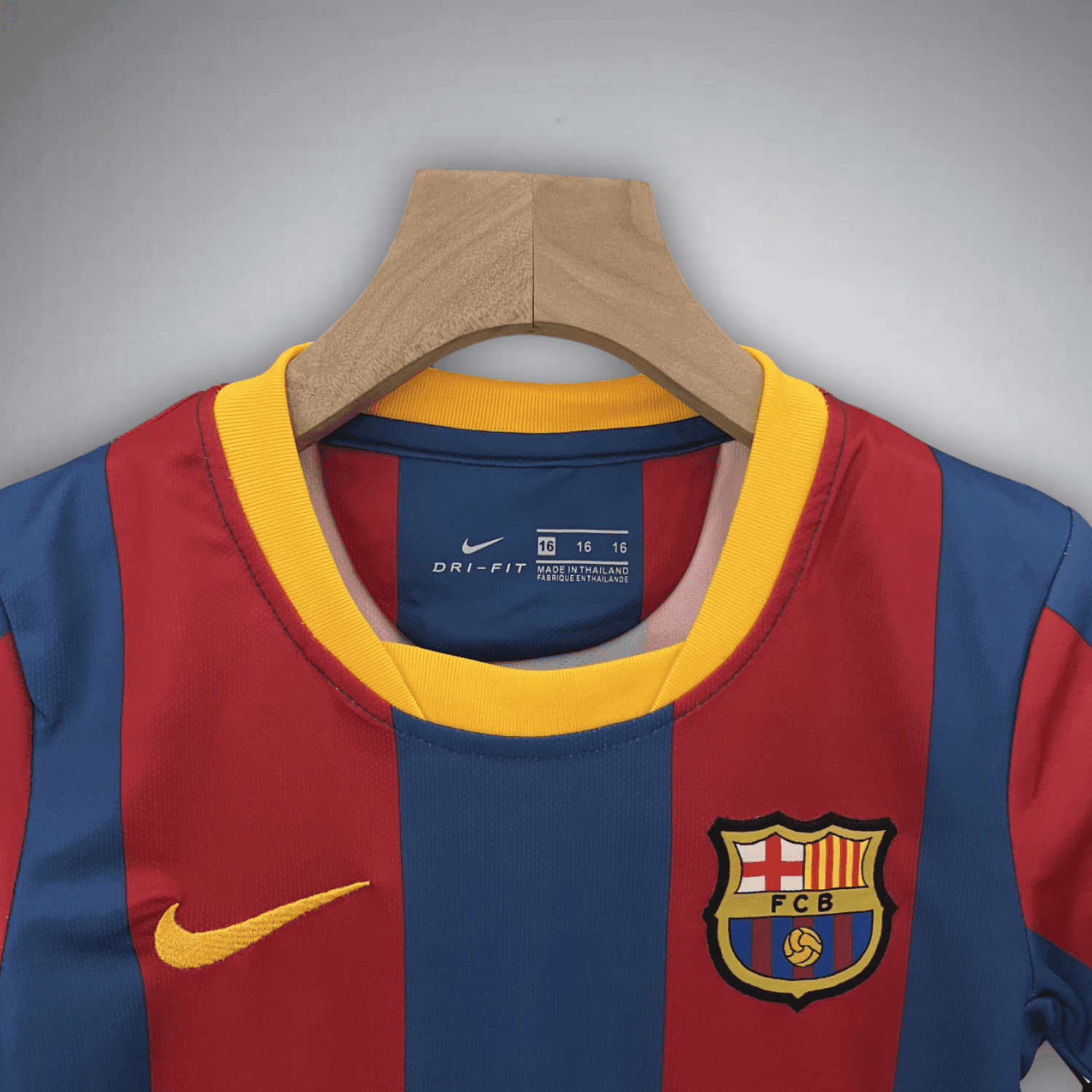 10/11 FC Barcelona Home Kids Size Kit from FootballPrestige.com - Premium Football Kits