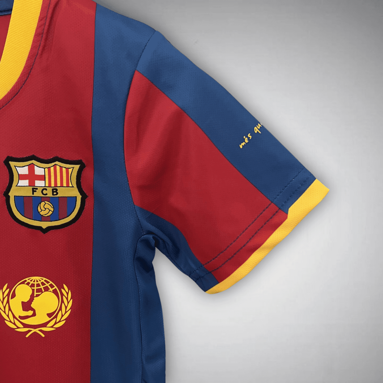 10/11 FC Barcelona Home Kids Size Kit from FootballPrestige.com - Premium Football Kits