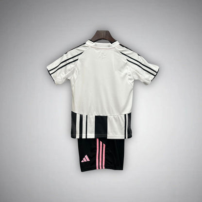 25/26 Juventus Home Kids Size Kit from FootballPrestige.com - Premium Football Kits