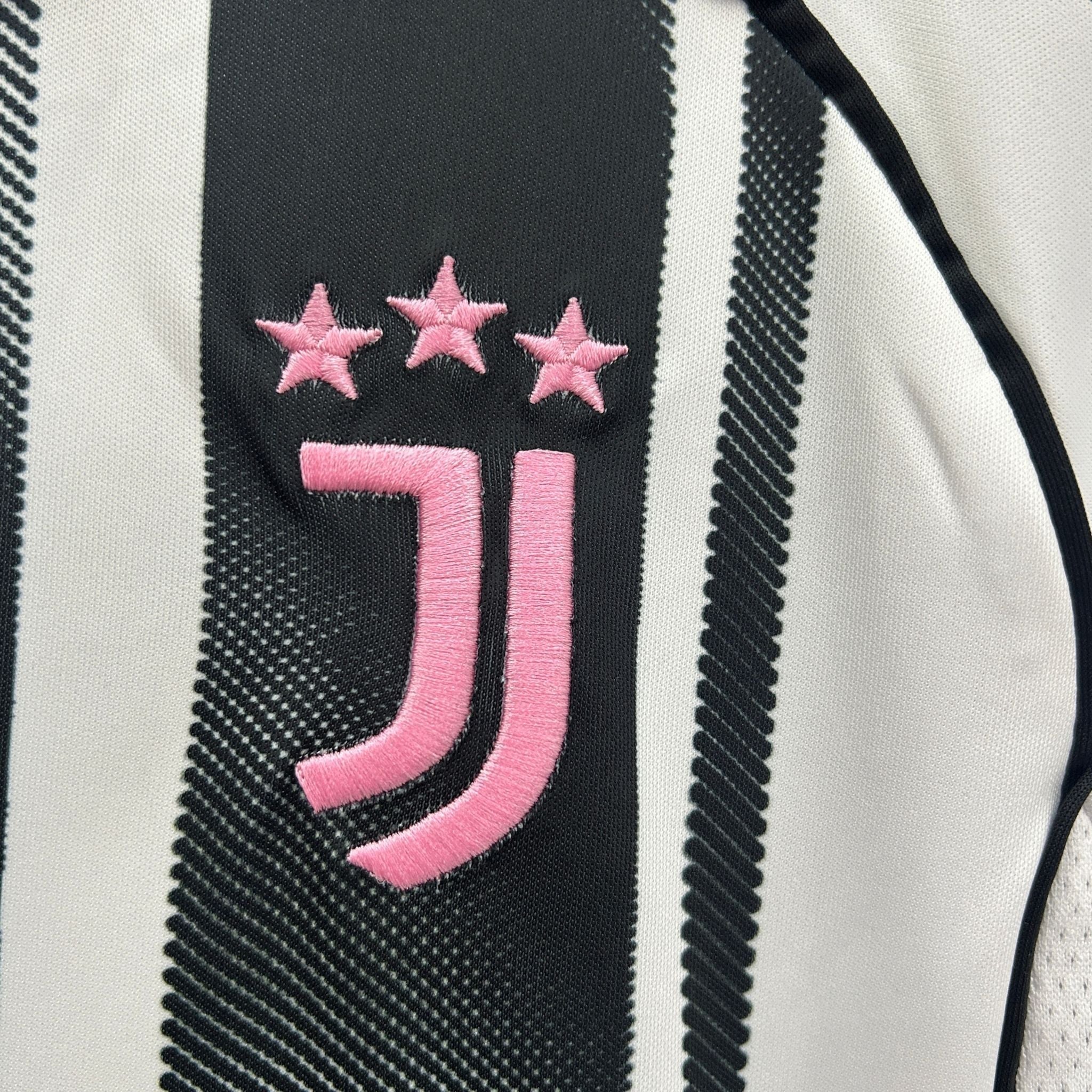 25/26 Juventus Home Kids Size Kit from FootballPrestige.com - Premium Football Kits