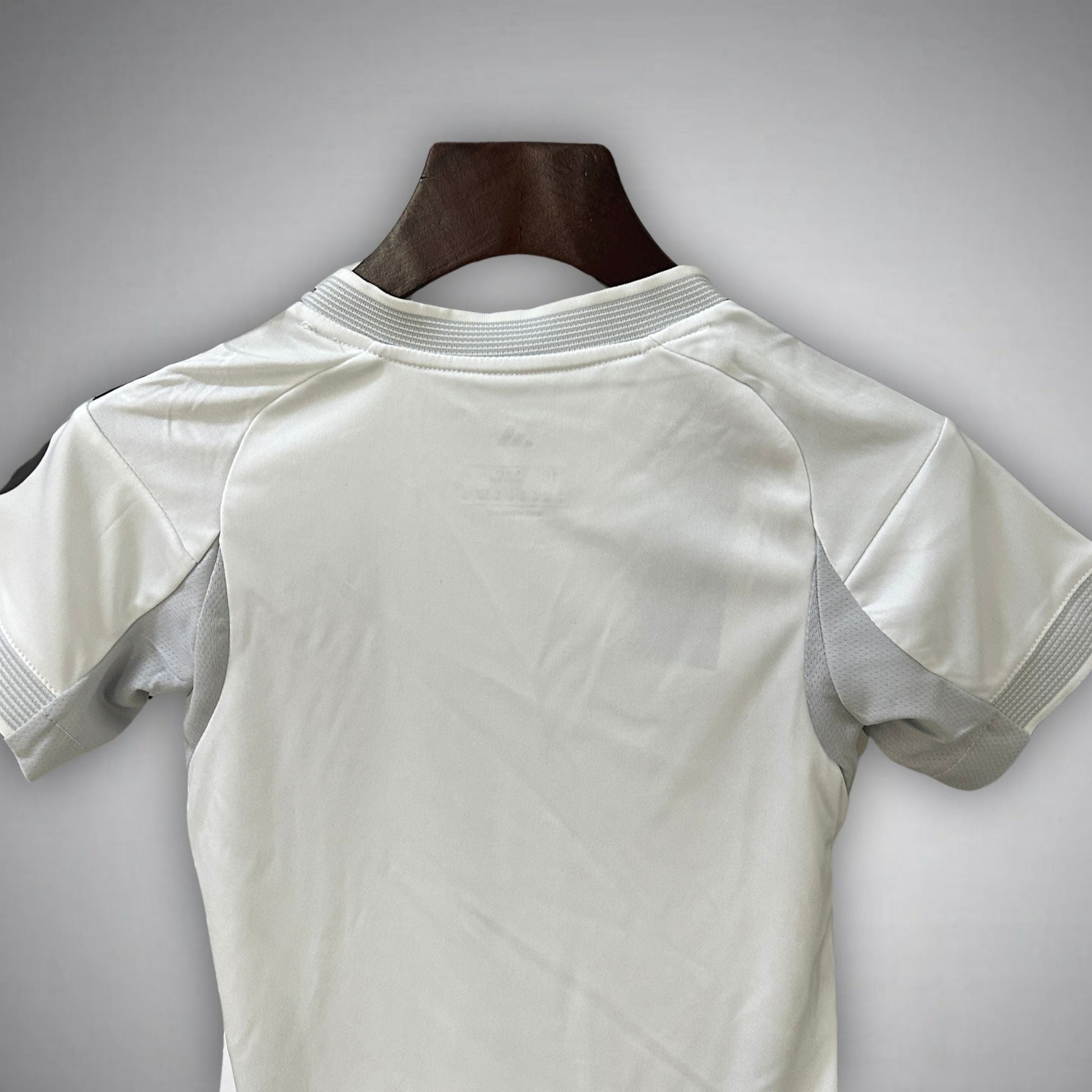 25/26 Real Madrid Home Kids Size Kit from FootballPrestige.com - Premium Football Kits